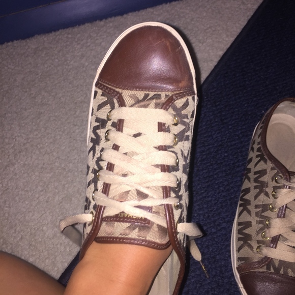 Micheal Kors Sneakers - Picture 2 of 3